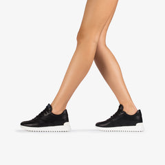 CLAIRE RUNNING | LE SILLA 